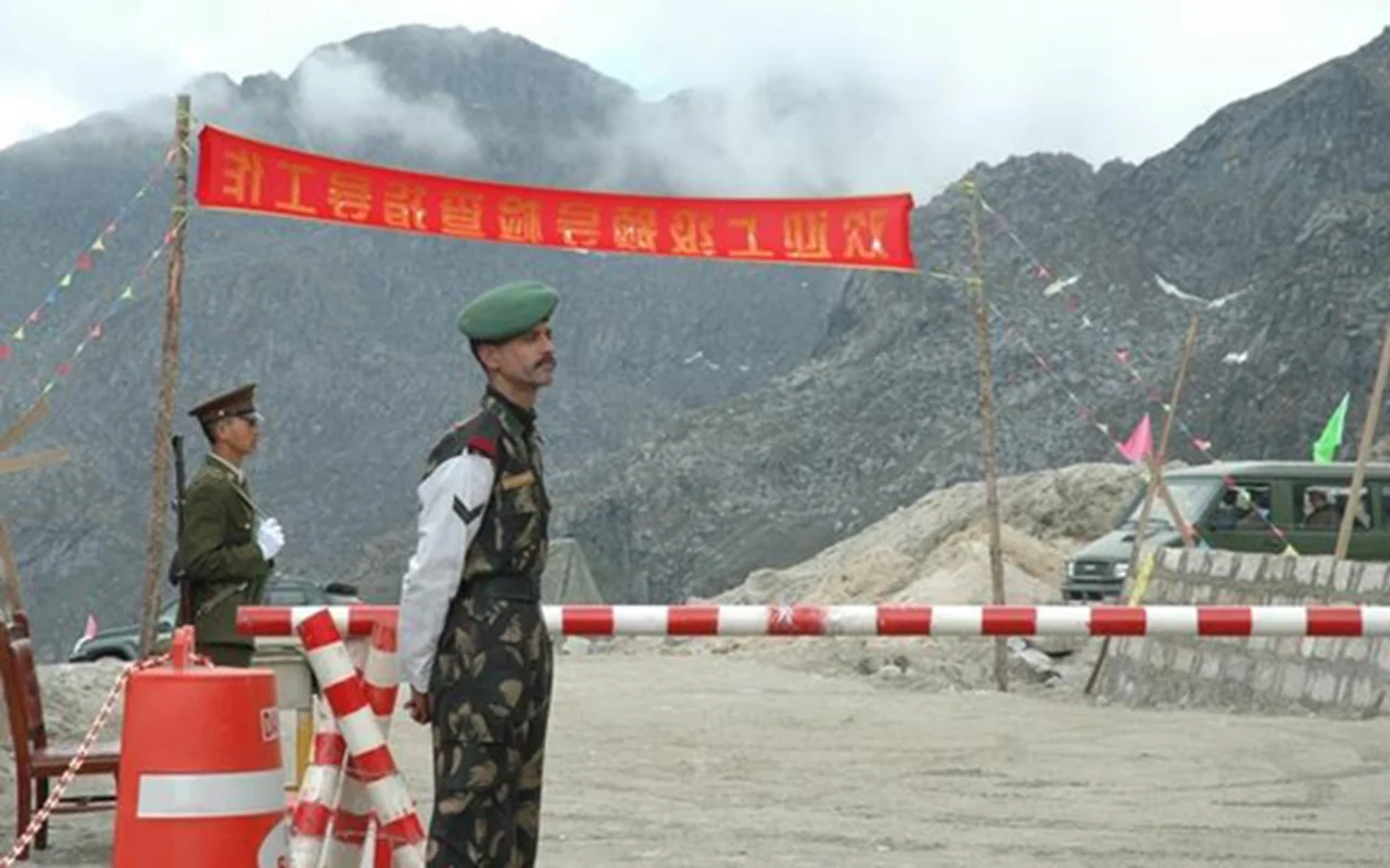 India-China Border: सर्दियों में भी LAC पर जारी हैं चीन की नापाक सैन्य गतिविधियां, सैटेलाइट तस्वीरों में हुआ ये बड़ा खुलासा 1 India-China: Chinese Military Activities Continue Along LAC Despite Winter, Satellite Images Reveal