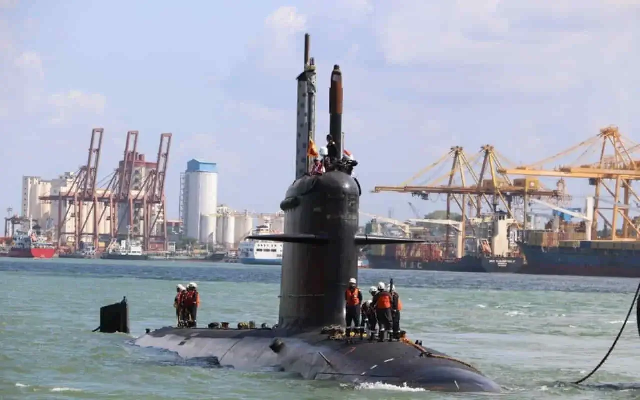 Indian Navy Submarines: भारतीय नौसेना को मिलेंगी 9 नई पनडुब्बियां, खास AIP तकनीक से होंगी लैस, चीन और पाकिस्तान के पास पहले से है ये टेक्नोलॉजी 3 Indian Navy Submarines: 9 New AIP-Enabled Subs to Boost Underwater Power